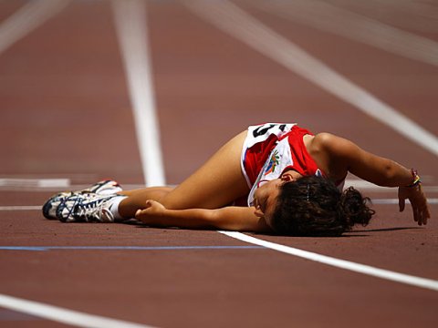 olympics-runner-fall-collapse.jpg